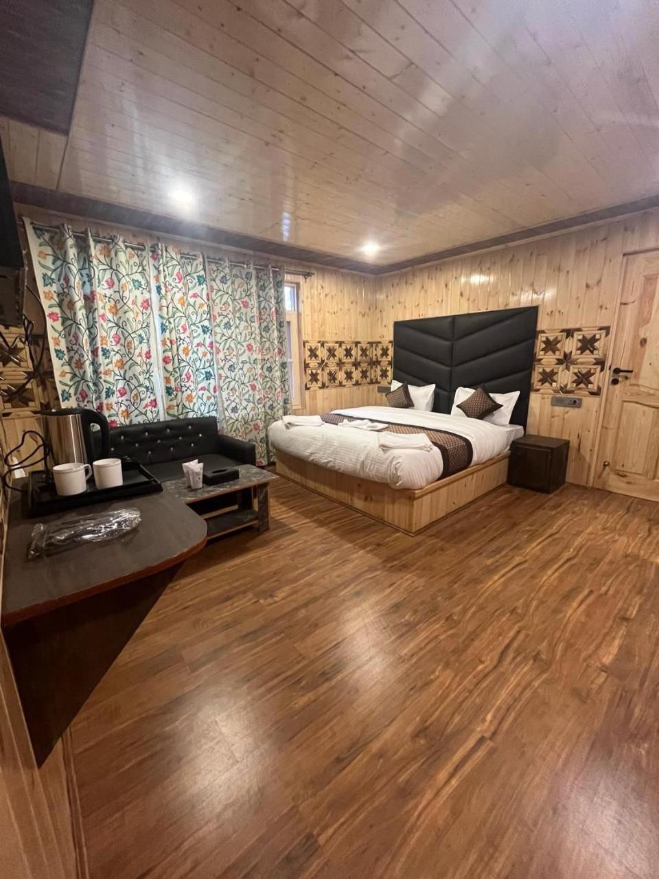 Pine Palace Resort Pahalgam Ngoại thất bức ảnh